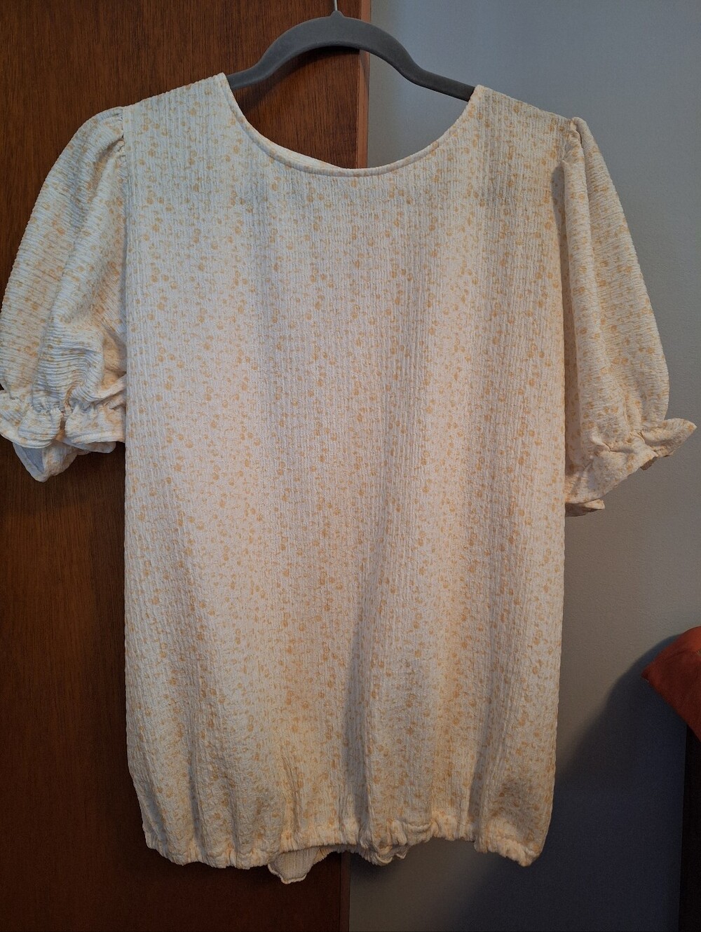 Dokotoo Light Cream Puff Sleeve Women's Top W/ Yellow Flowers Ruched Hem Stretch